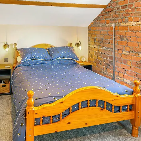 Luxury Escape With Cinema, Pool Table & Darts * Leeds (West Yorkshire)