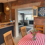 Holiday home Luxury Escape With Cinema, Pool Table & Darts *