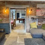 Luxury Escape With Cinema, Pool Table & Darts Holiday home Leeds (West Yorkshire)