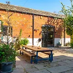 Luxury Escape With Cinema, Pool Table & Darts Holiday home *