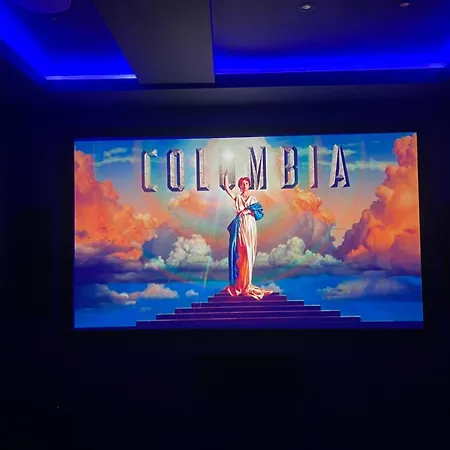 Luxury Escape With Cinema, Pool Table & Darts リーズ