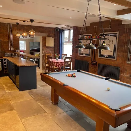 Luxury Escape With Cinema, Pool Table & Darts * リーズ