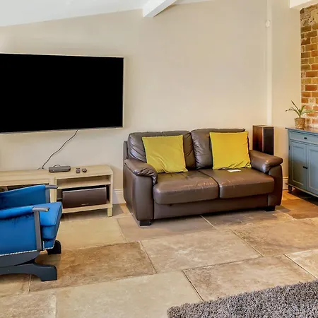 Feriehus Luxury Escape With Cinema, Pool Table & Darts Leeds (West Yorkshire)