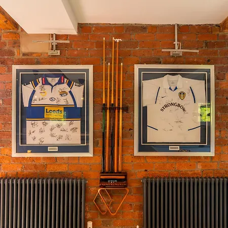 Luxury Escape With Cinema, Pool Table & Darts Feriehus Leeds (West Yorkshire)