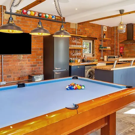 Luxury Escape With Cinema, Pool Table & Darts Tatil Evi *