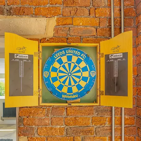 Luxury Escape With Cinema, Pool Table & Darts *