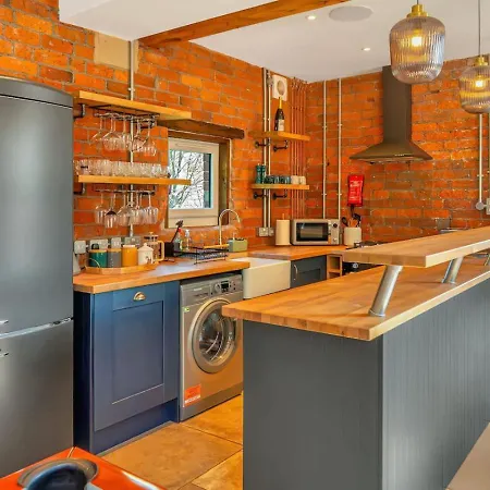 Luxury Escape With Cinema, Pool Table & Darts Holiday home