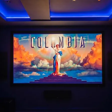 Luxury Escape With Cinema, Pool Table & Darts Holiday home *