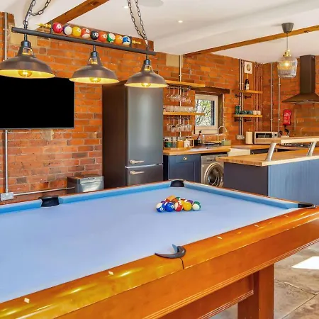 Luxury Escape With Cinema, Pool Table & Darts * Leeds (West Yorkshire)