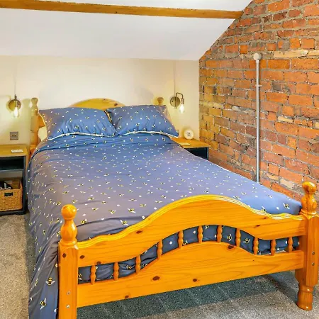 Luxury Escape With Cinema, Pool Table & Darts Holiday home Leeds (West Yorkshire)