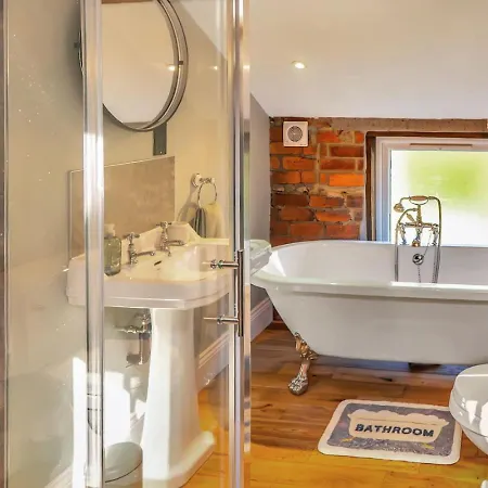 Holiday home Luxury Escape With Cinema, Pool Table & Darts *