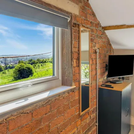 Luxury Escape With Cinema, Pool Table & Darts Holiday home Leeds (West Yorkshire)