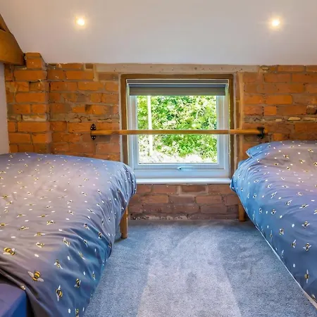 Holiday home Luxury Escape With Cinema, Pool Table & Darts Leeds (West Yorkshire)
