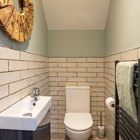 Luxury Escape With Cinema, Pool Table & Darts Holiday home