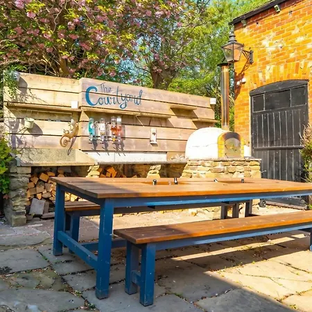 Holiday home Luxury Escape With Cinema, Pool Table & Darts *