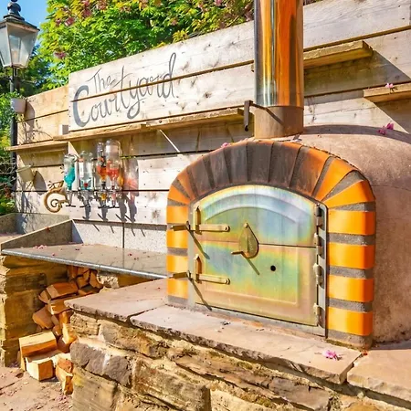Luxury Escape With Cinema, Pool Table & Darts Holiday home *