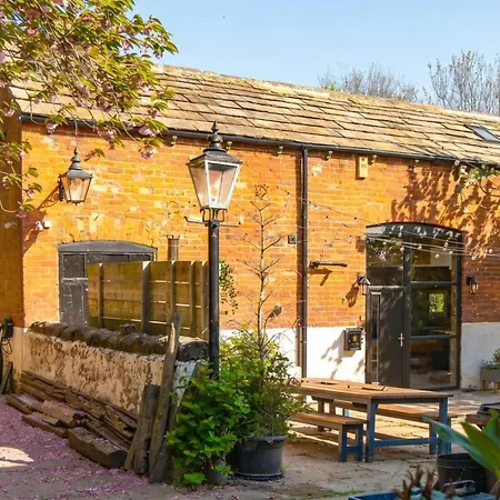 Luxury Escape With Cinema, Pool Table & Darts *