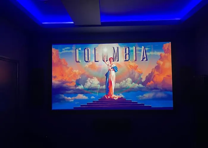 Luxury Escape With Cinema, Pool Table & Darts Leeds (West Yorkshire)