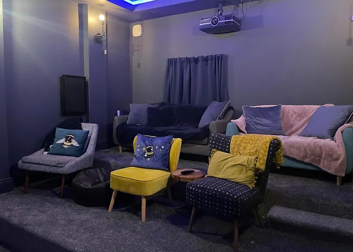 Luxury Escape With Cinema, Pool Table & Darts Leeds (West Yorkshire)