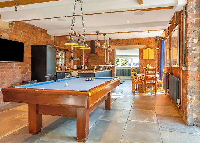 Holiday home Luxury Escape With Cinema, Pool Table & Darts Leeds (West Yorkshire)