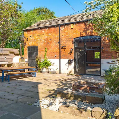 Luxury Escape With Cinema, Pool Table & Darts Holiday home